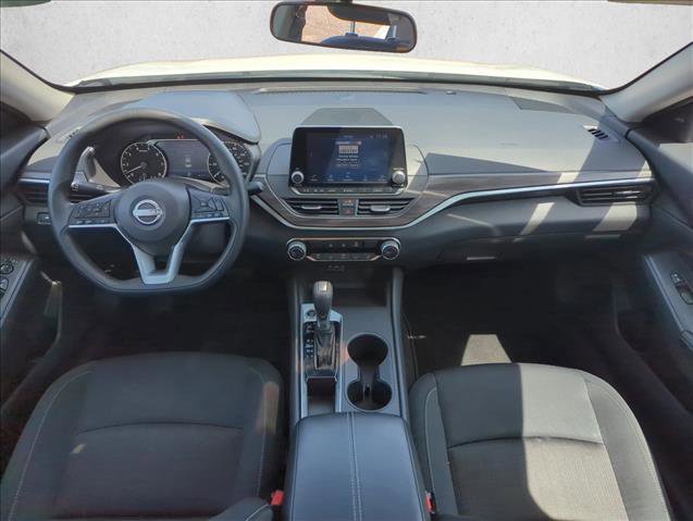 Used 2025 Nissan Altima 2.5 SV FWD image 18