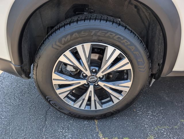 Used 2023 Nissan Rogue SV AWD/4WD image 9