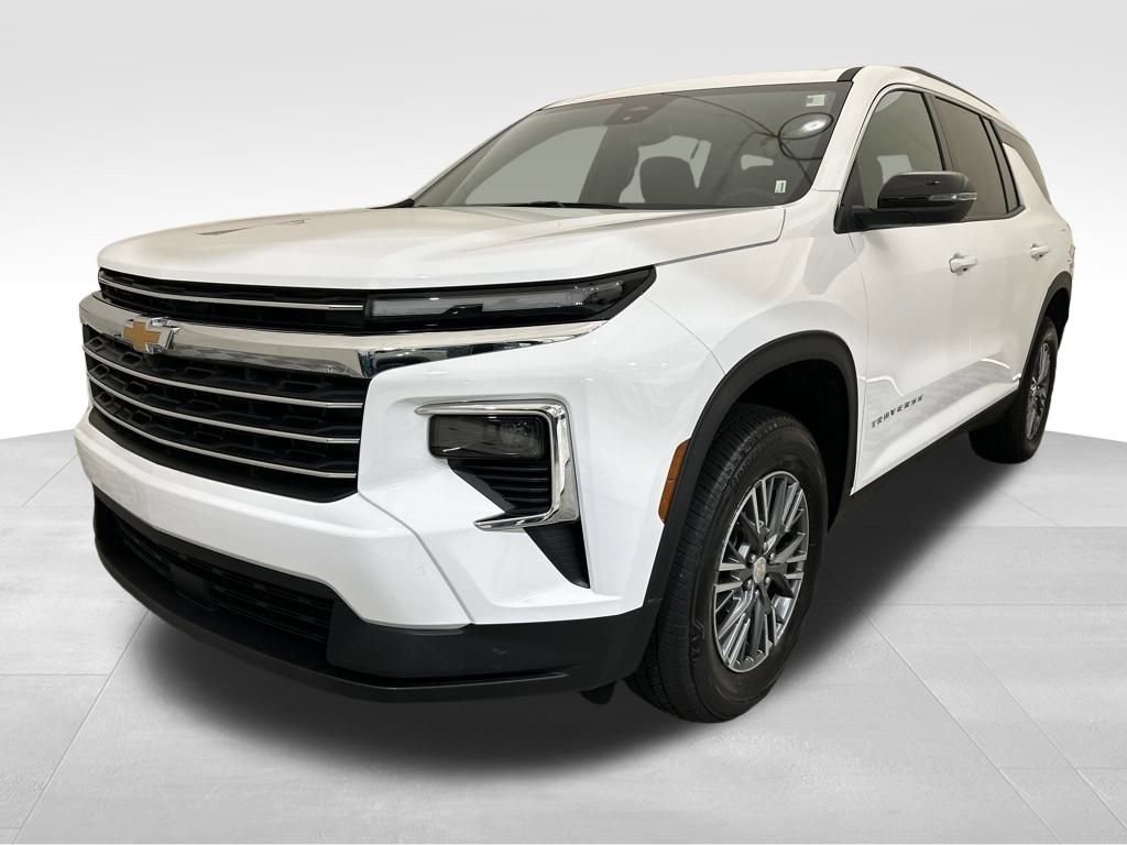Used 2025 Chevrolet Traverse LT image 3