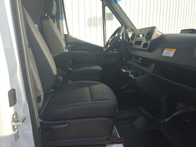 Used 2025 Mercedes-Benz Sprinter 2500 image 12