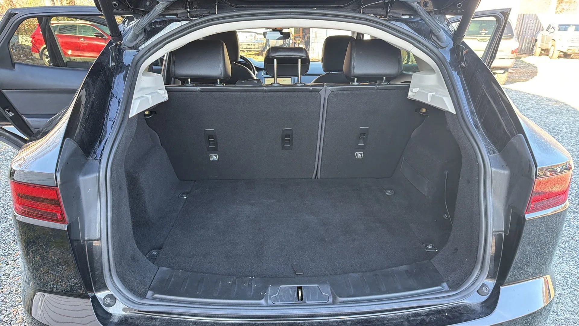 Used 2018 Jaguar E-PACE SE image 29