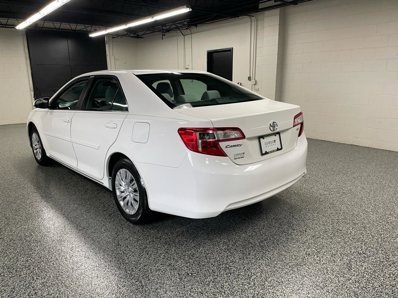 Used 2013 Toyota Camry LE image 9