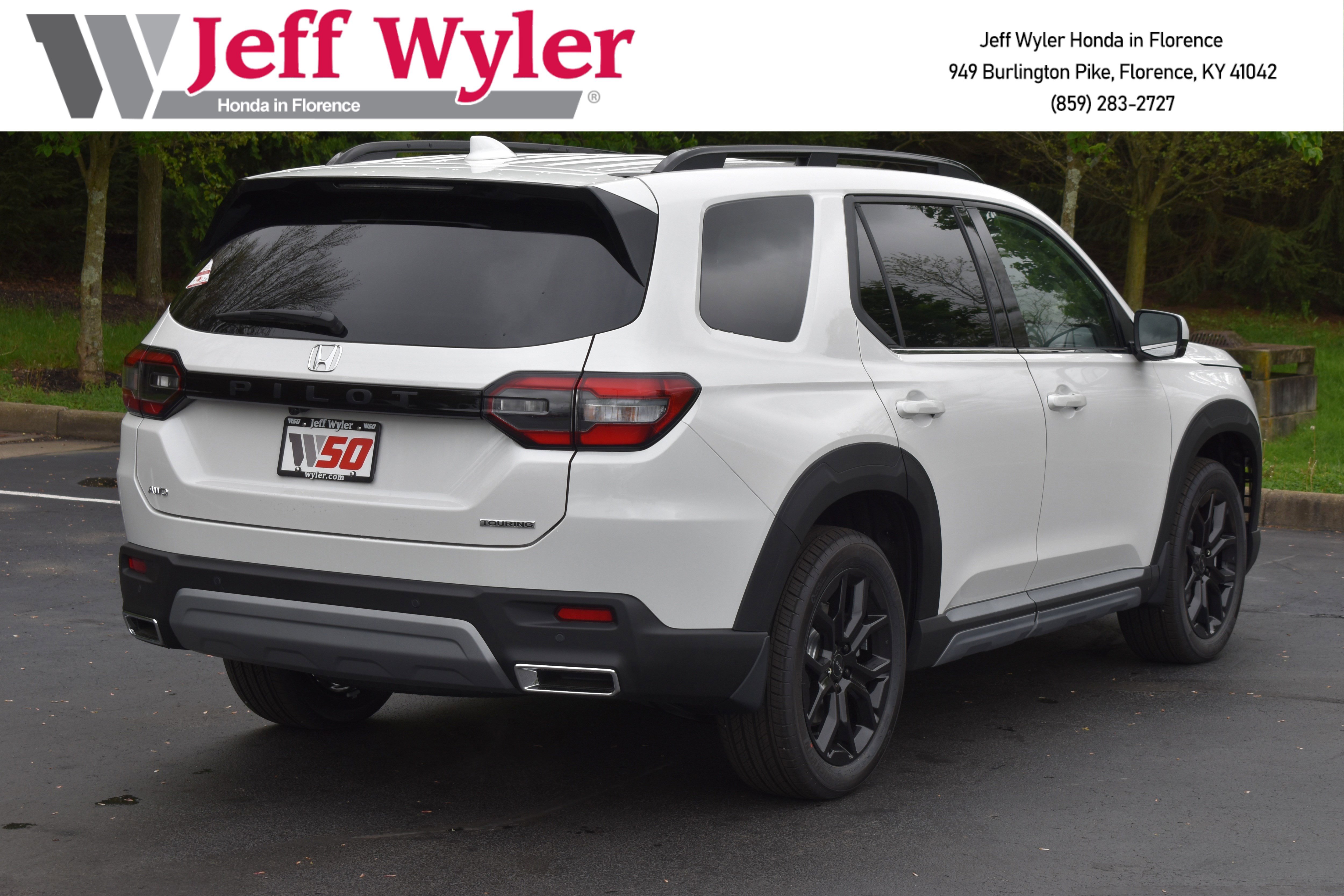 New 2025 Honda Pilot Touring image 8