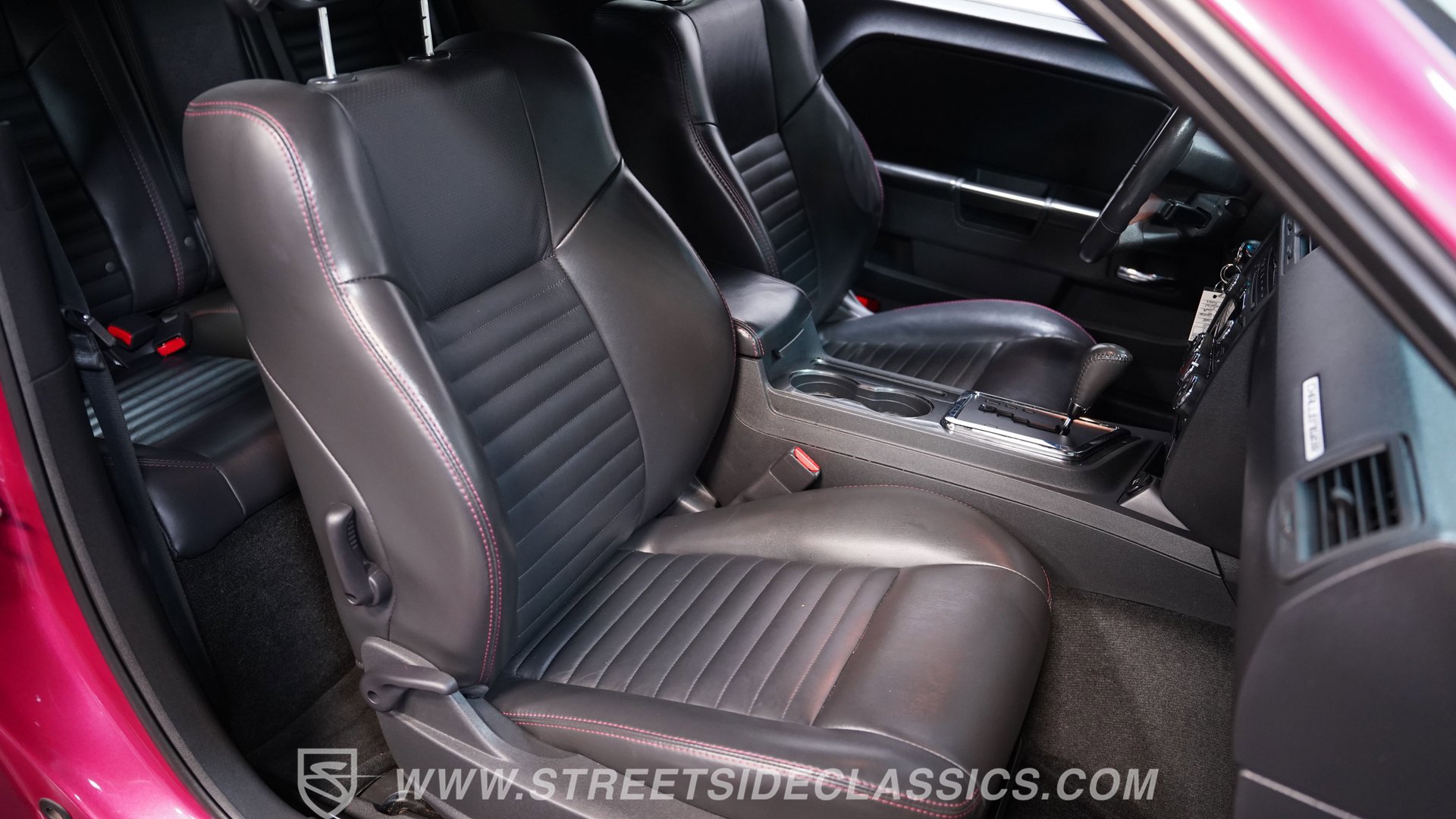 Used 2010 Dodge Challenger R/T RWD image 37