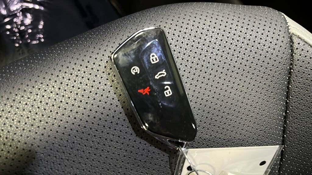Used 2024 Volkswagen Atlas Peak Edition SEL AWD/4WD image 21