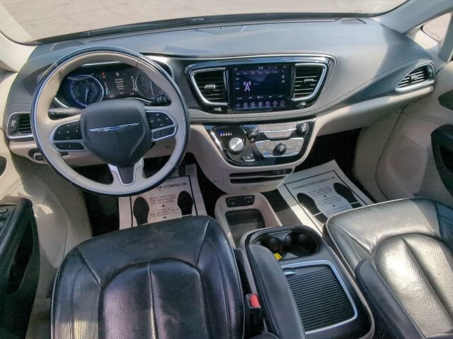 Used 2018 Chrysler Pacifica Limited FWD image 16