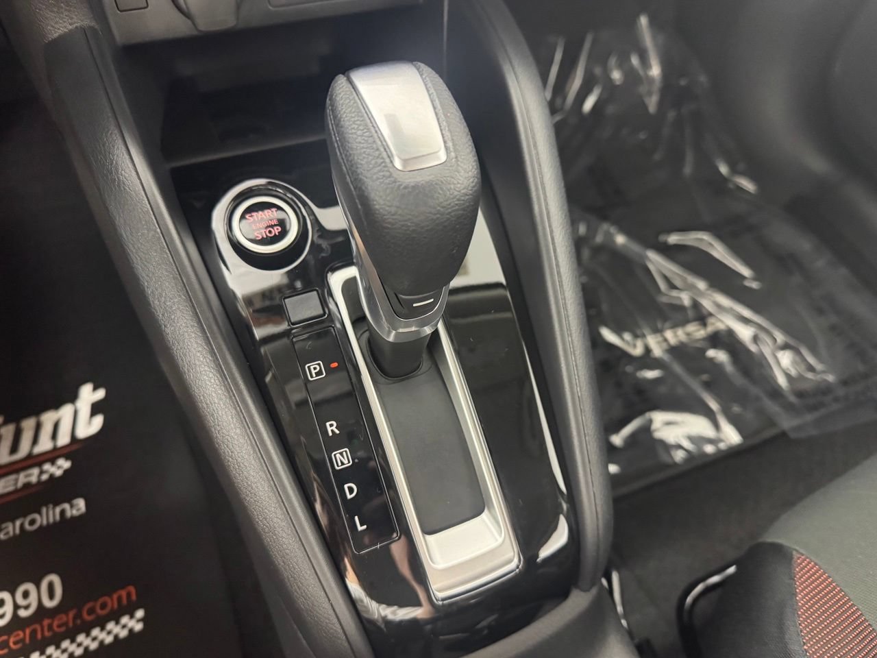 Used 2025 Nissan Versa SR FWD image 25