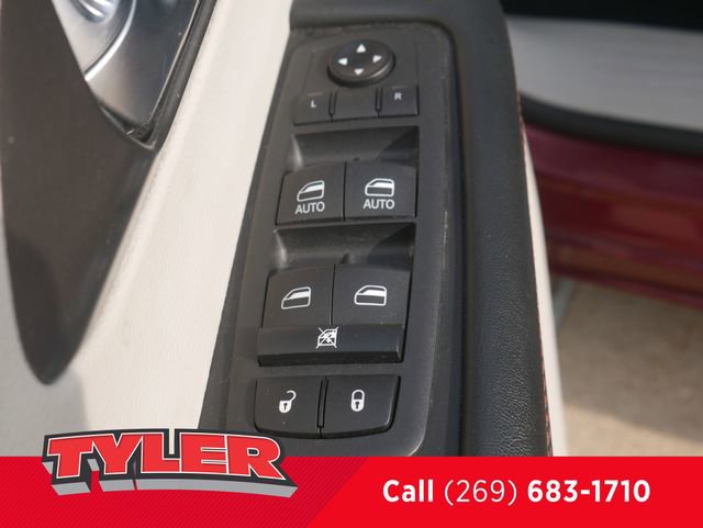 Used 2020 Chrysler Pacifica Touring w/ Cold Weather Group FWD image 21