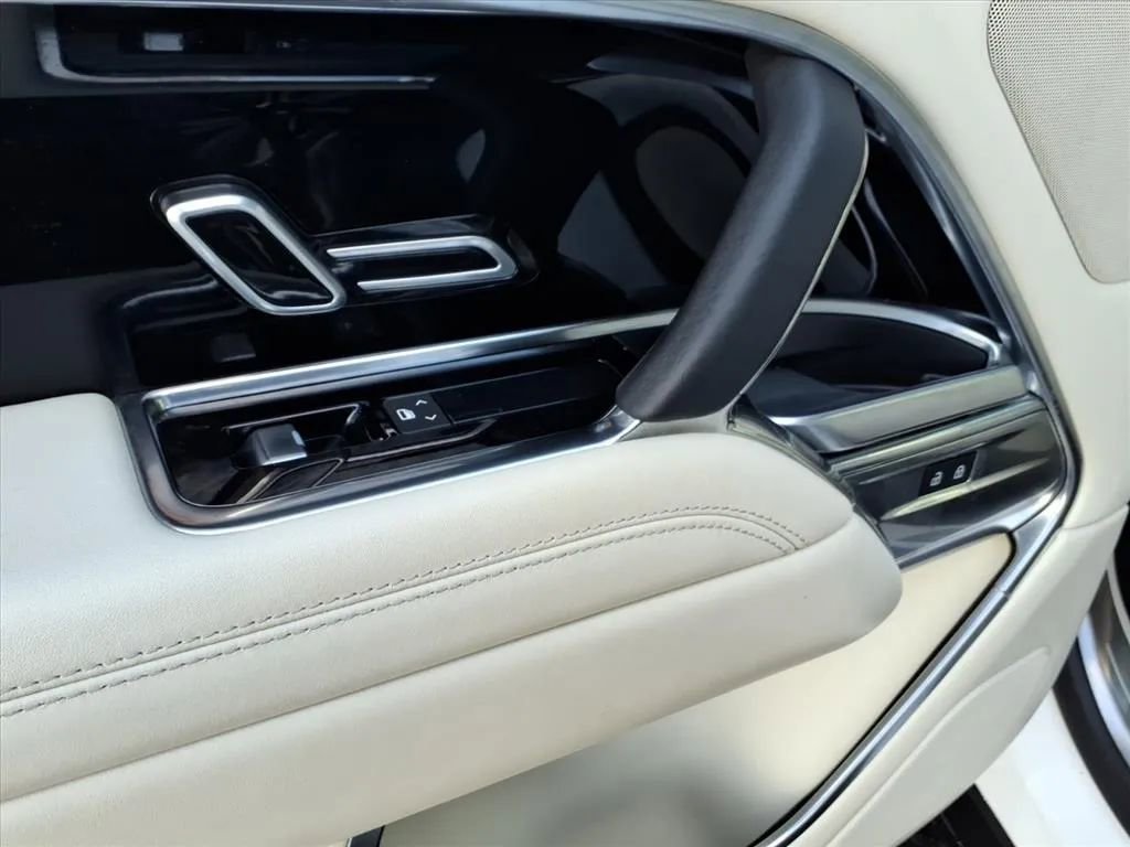 Used 2023 Land Rover Range Rover SE image 22