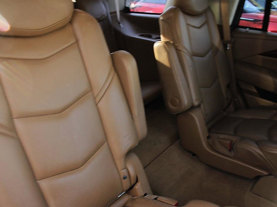 Used 2016 Cadillac Escalade Platinum RWD image 14