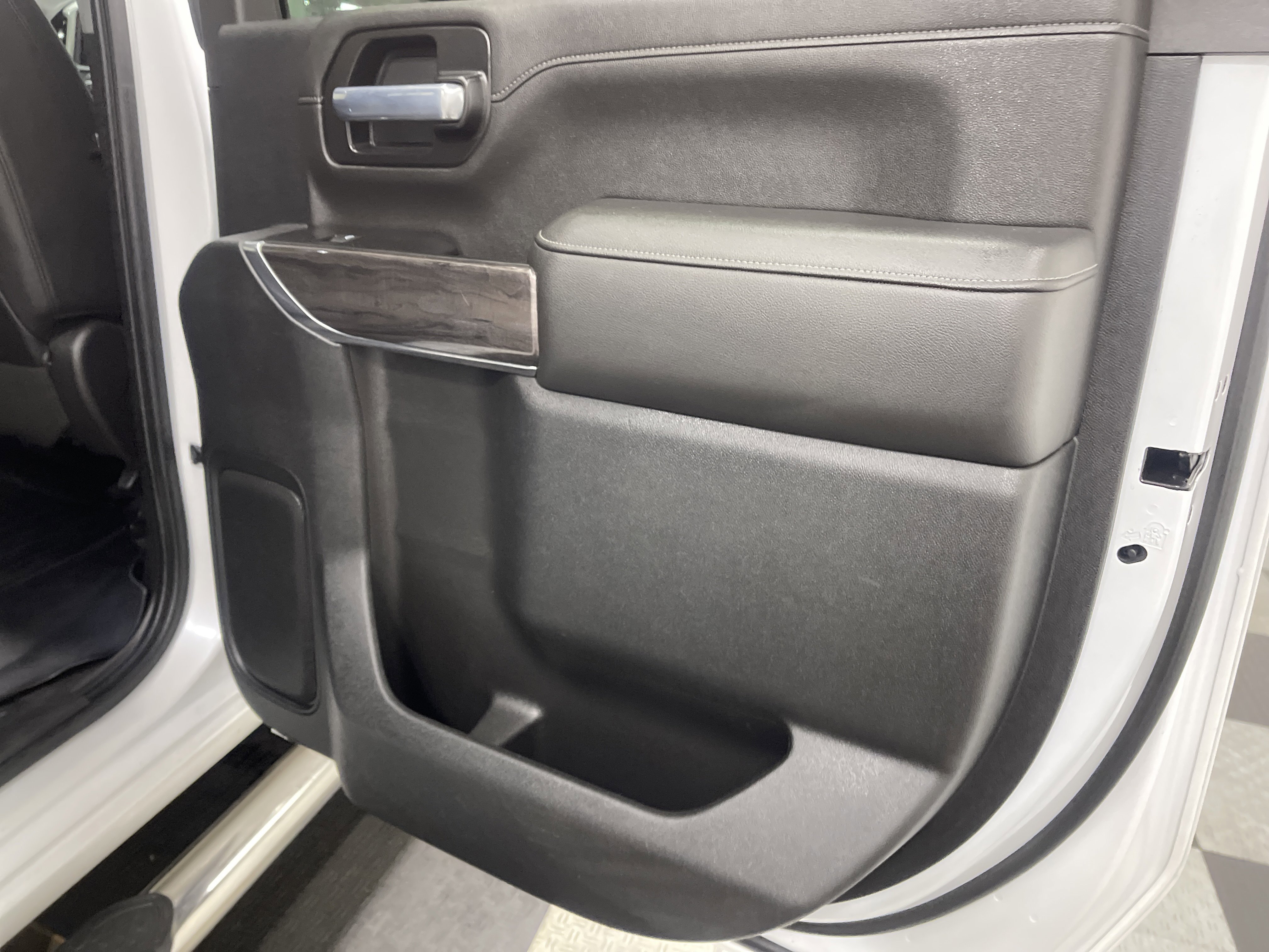 Used 2021 Chevrolet Silverado 3500 LTZ w/ LTZ Convenience Package image 18