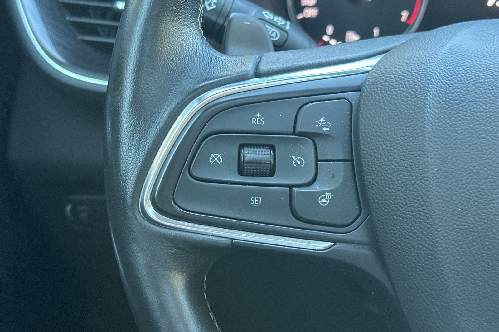 Used 2021 Buick Envision Essence FWD image 37