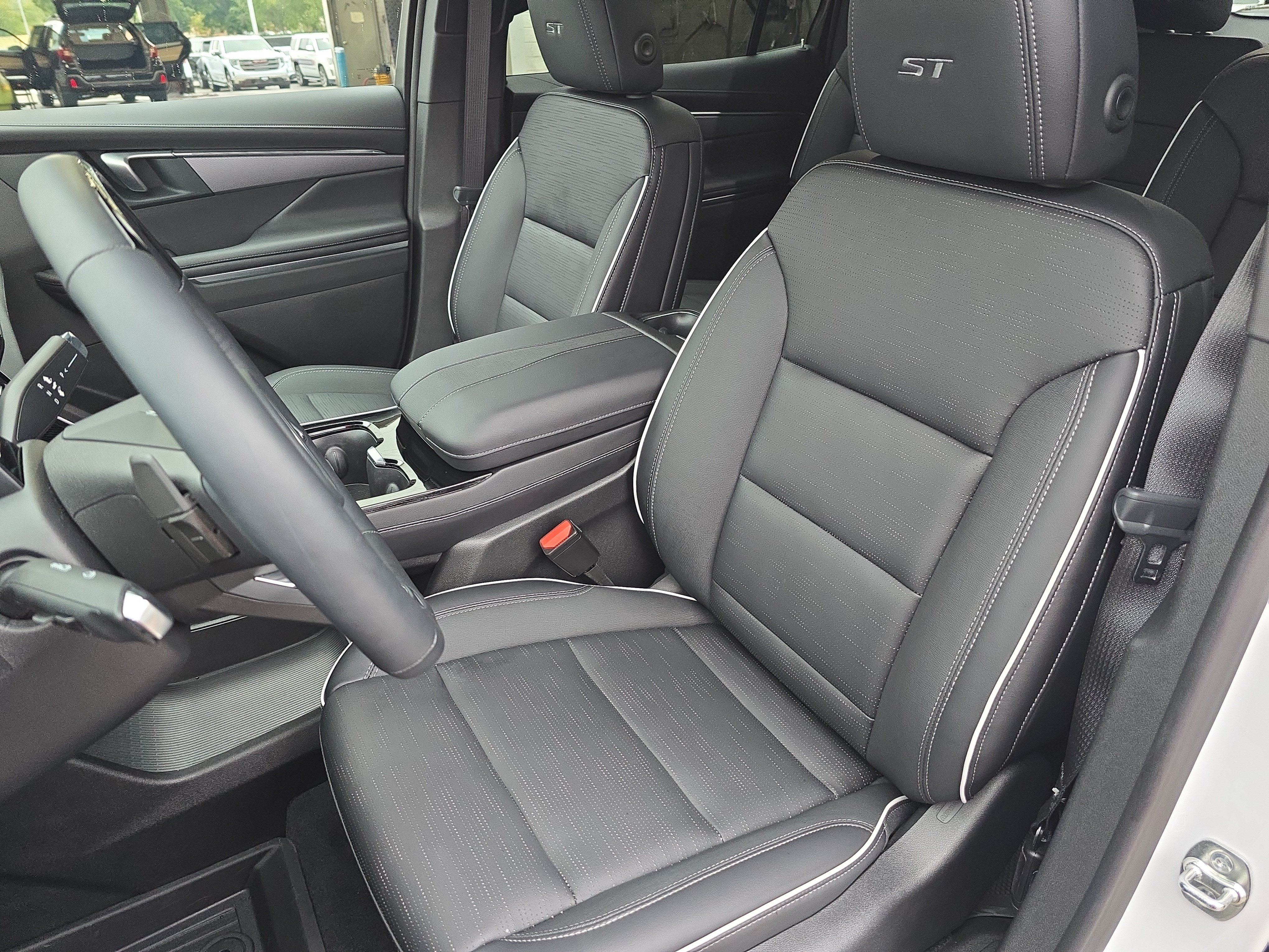 Used 2025 Buick Enclave Sport Touring w/ Super Cruise Package FWD image 16
