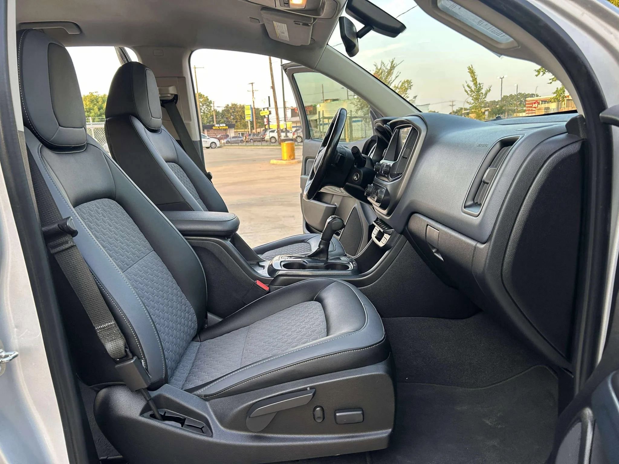 Used 2019 Chevrolet Colorado Z71 AWD/4WD image 10