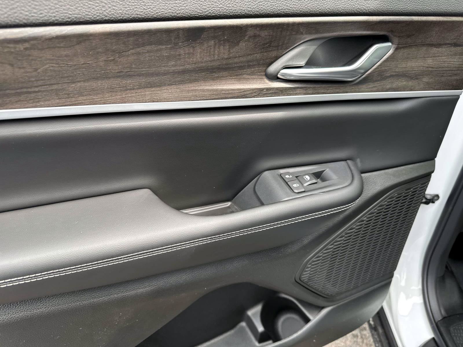 New 2026 Jeep Grand Cherokee L 4WD image 8