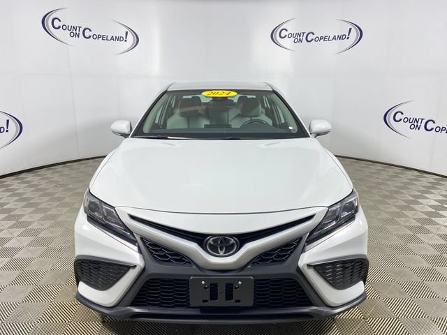 Used 2024 Toyota Camry SE FWD image 2