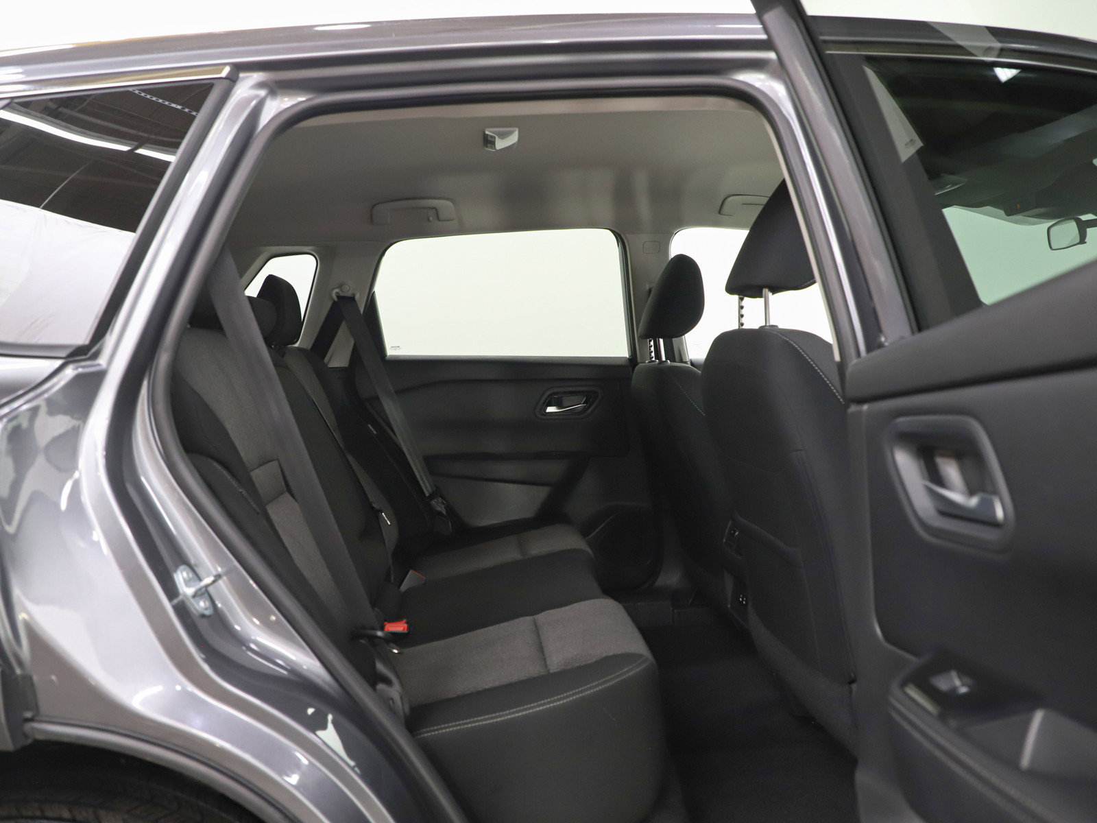 Used 2025 Nissan Rogue SV image 12