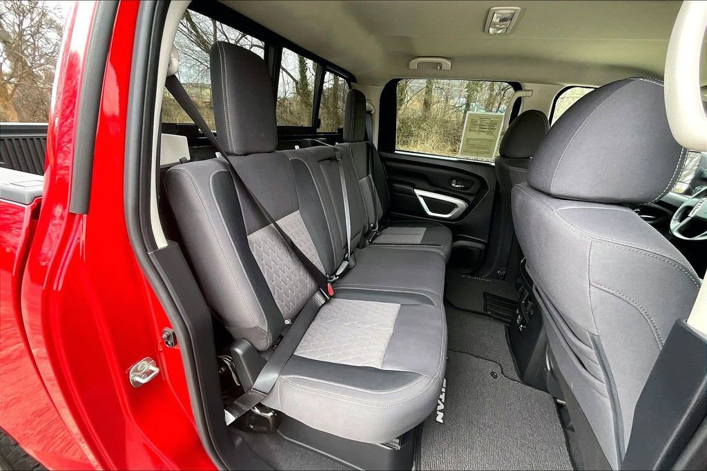 Used 2020 Nissan Titan SV w/ SV Convenience Package image 25