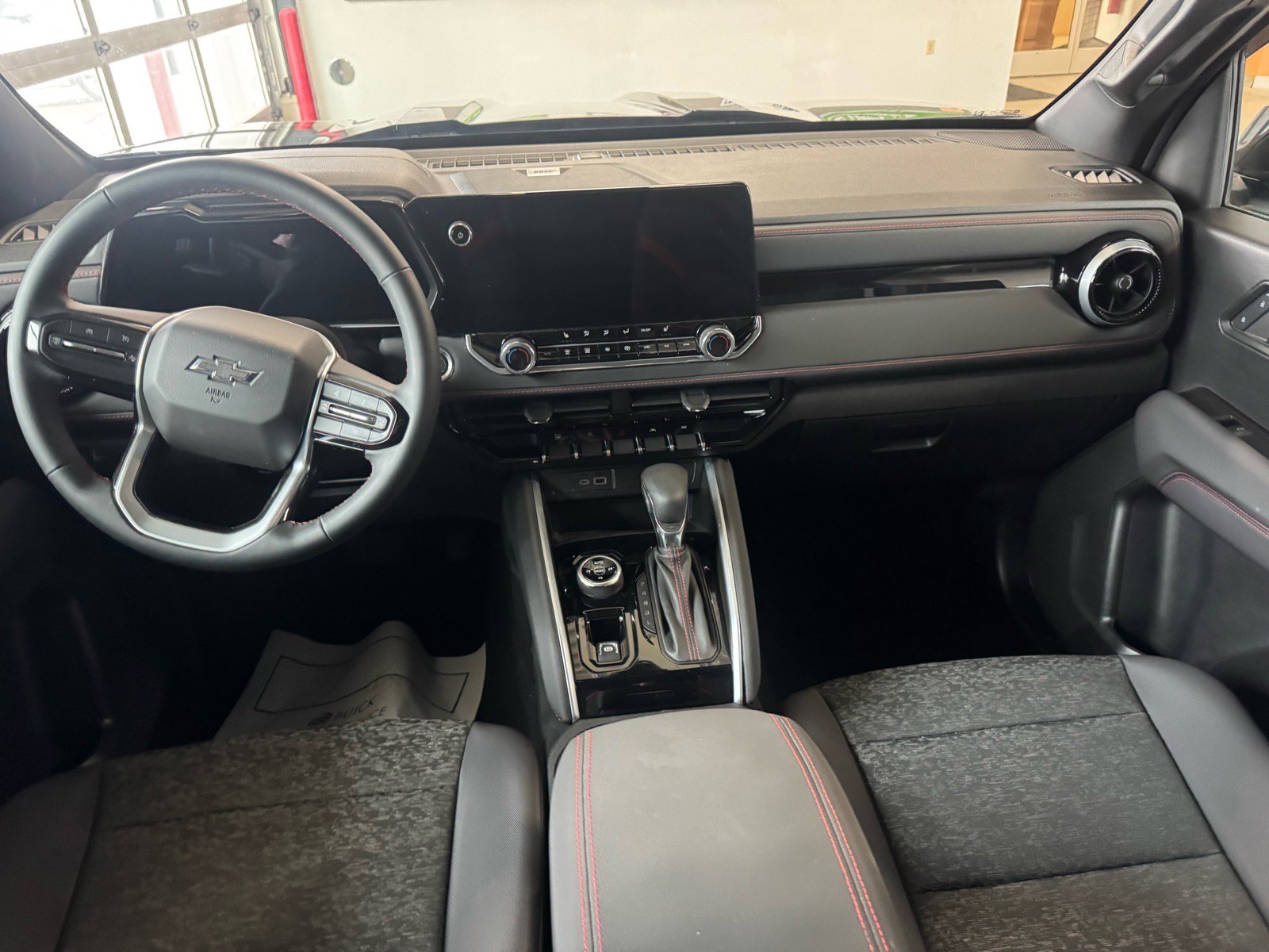 Used 2024 Chevrolet Colorado Z71 w/ Z71 Convenience Package 2 image 11