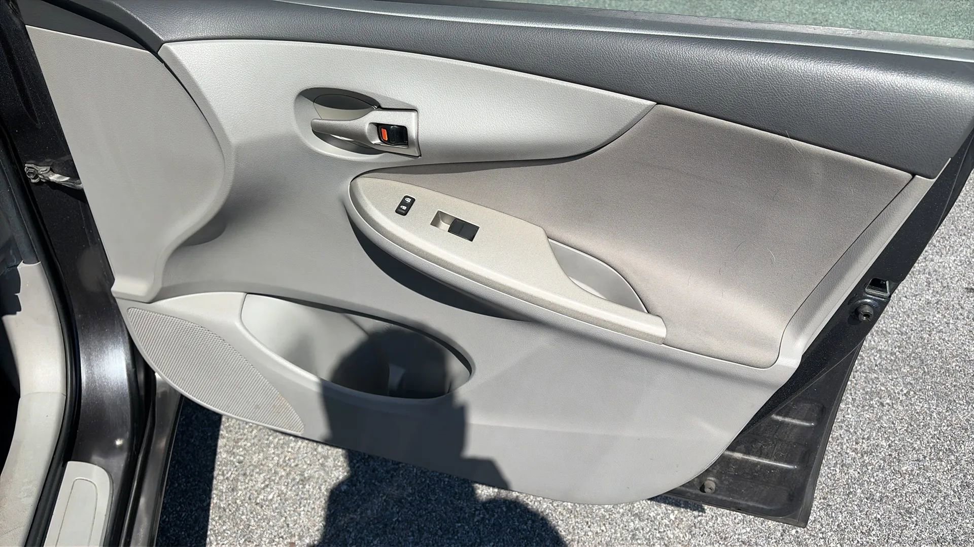 Used 2010 Toyota Corolla LE image 34