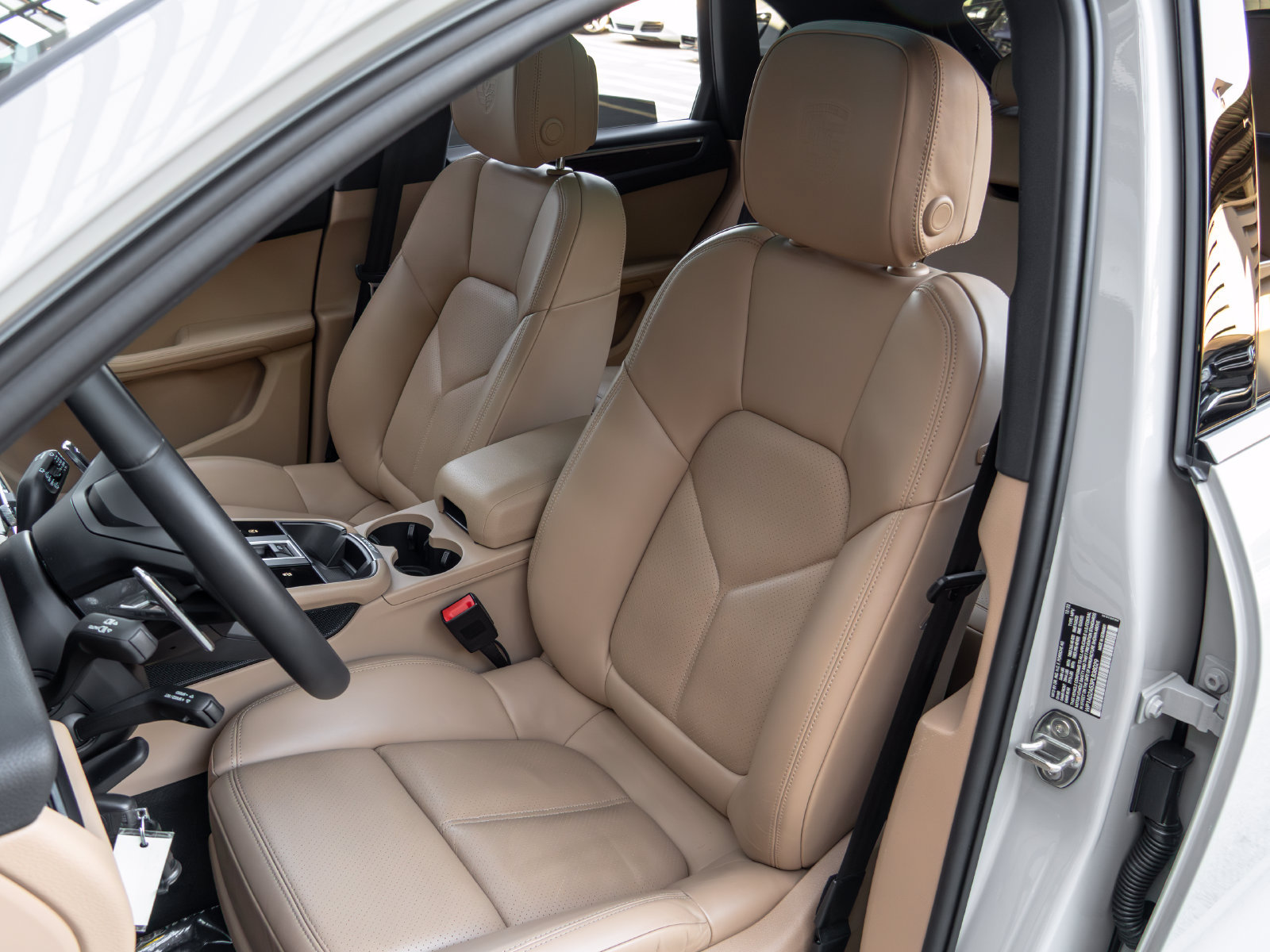Certified 2023 Porsche Macan S AWD/4WD image 5