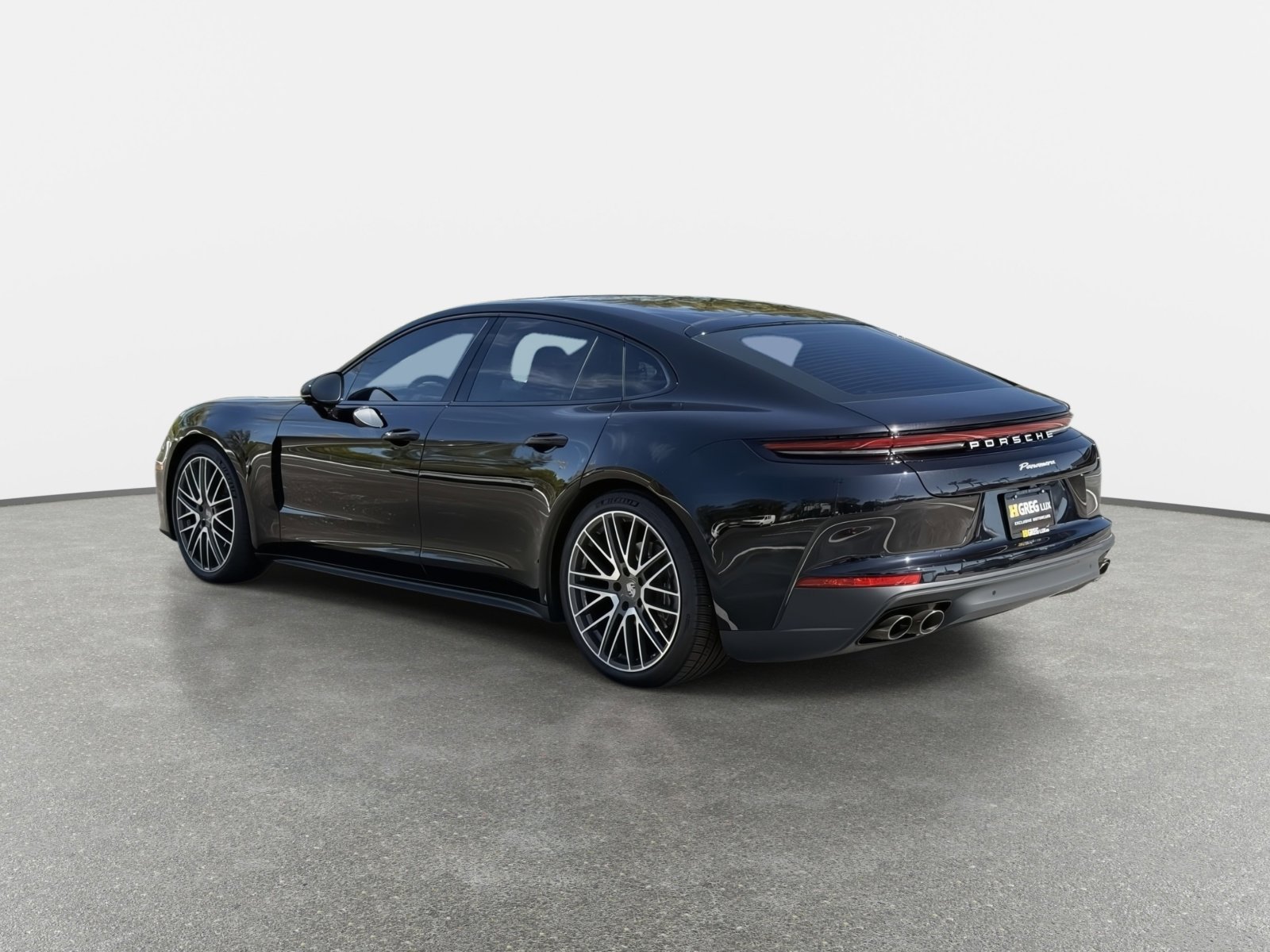 Used 2024 Porsche Panamera image 5