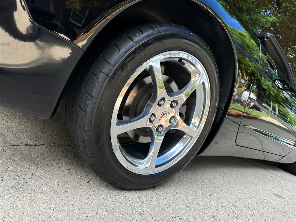 Used 2004 Chevrolet Corvette Convertible w/ Preferred Equipment Group image 28