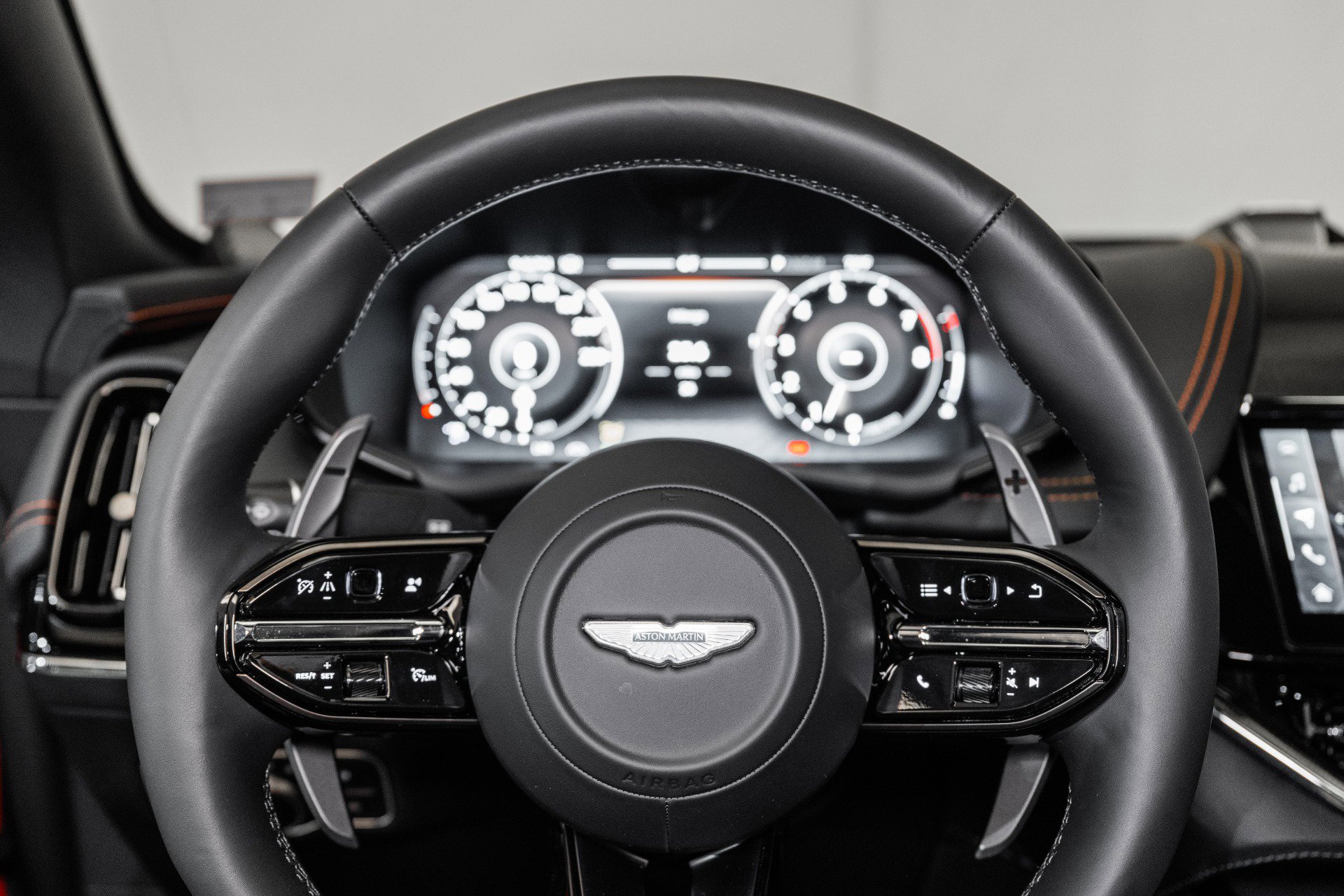 Used 2025 Aston Martin DBX 707 image 10