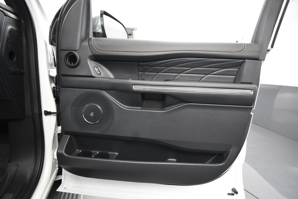 Used 2024 Ford Expedition Platinum AWD/4WD image 47