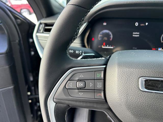 New 2025 Jeep Grand Cherokee Altitude image 16