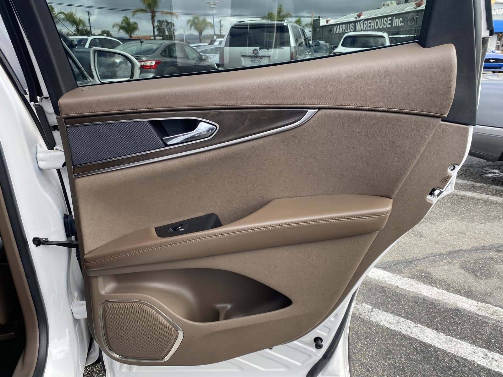 Used 2018 Lincoln MKX Reserve w/ Driver Assistance Package image 17