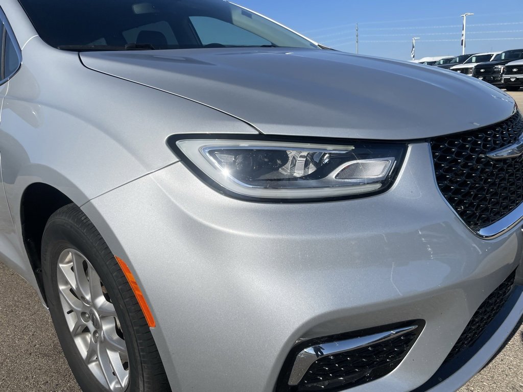 Used 2024 Chrysler Pacifica Touring-L image 36