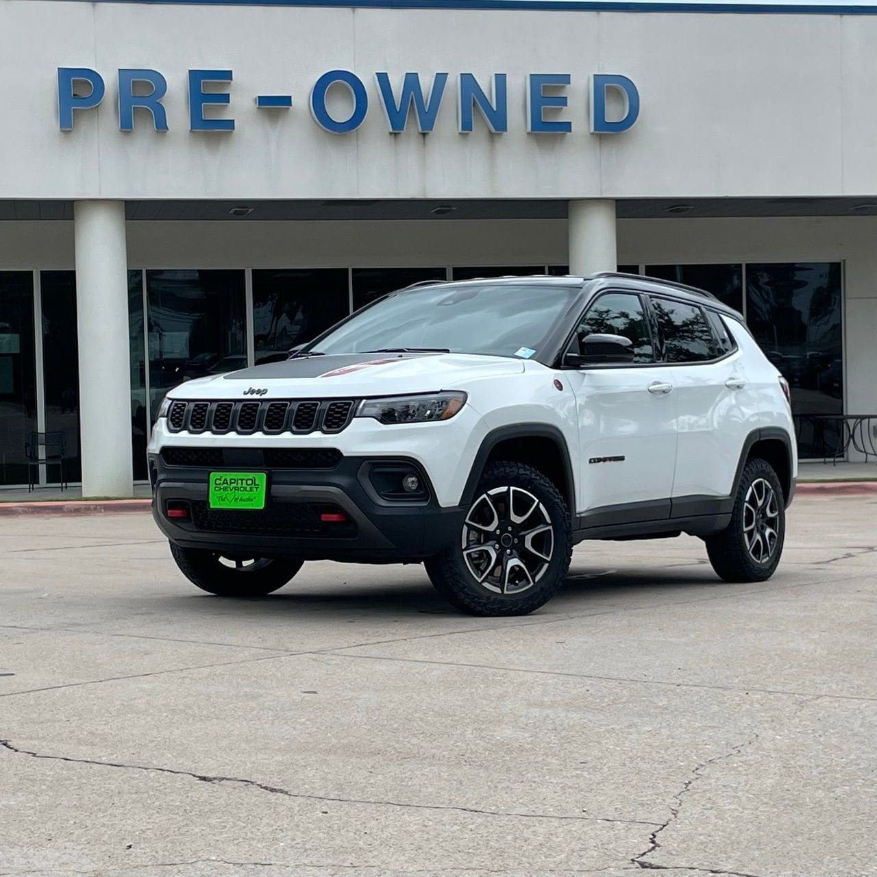 Used 2025 Jeep Compass Trailhawk AWD/4WD image 2