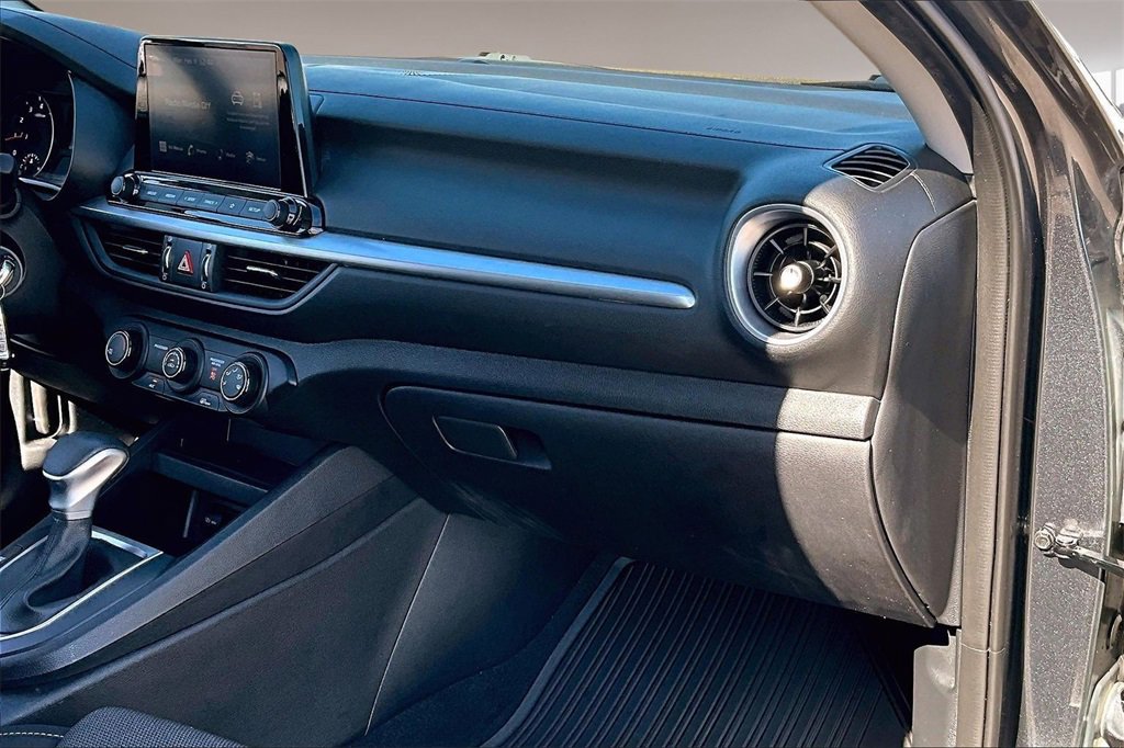 Used 2024 Kia Forte LXS w/ LXS Technology Package image 16