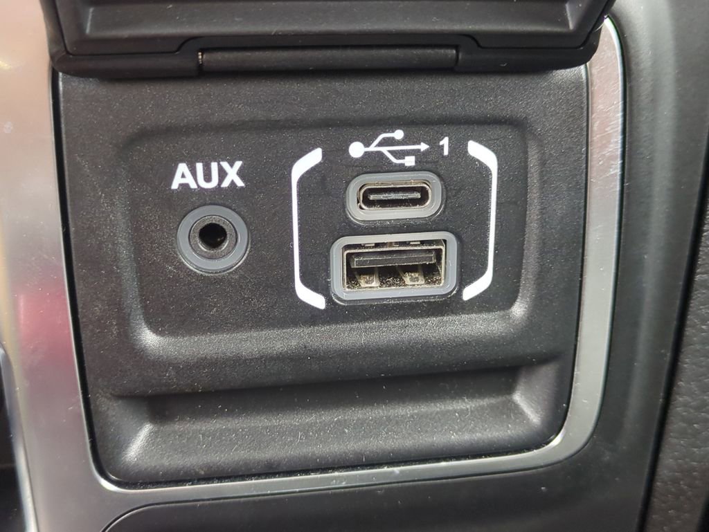 Used 2025 Jeep Wrangler Unlimited Sahara w/ Safety Group image 23