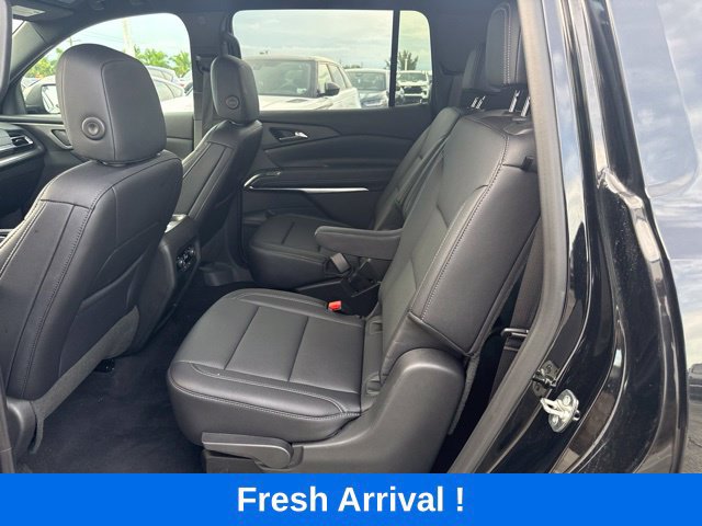 Used 2026 Chevrolet Traverse LT FWD image 3