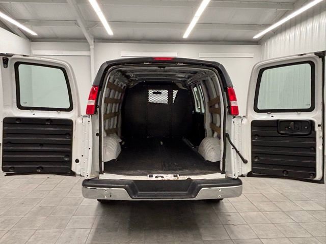 Used 2022 GMC Savana 2500 w/ Driver Convenience Package image 7