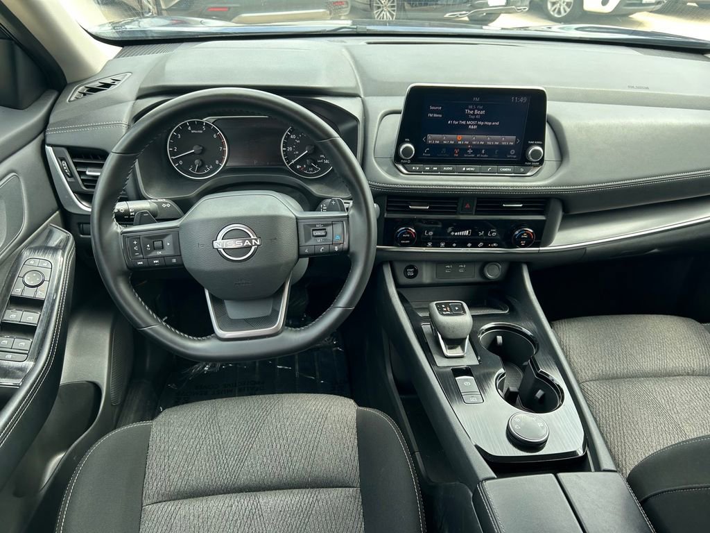 Used 2025 Nissan Rogue SV image 15