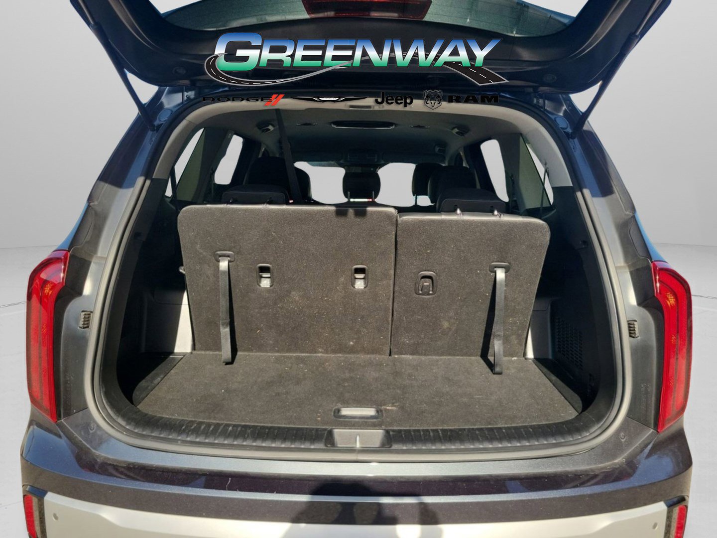 Used 2024 Kia Telluride LX image 7