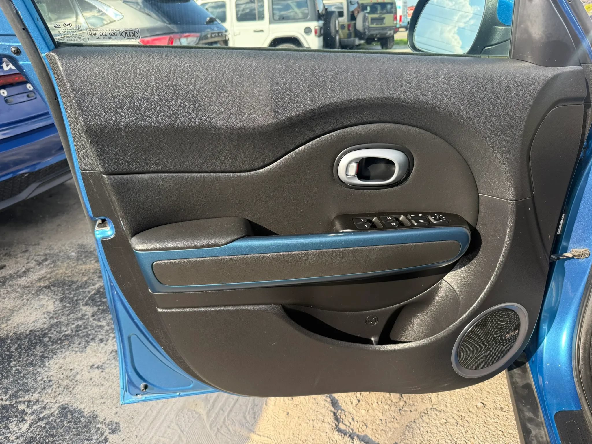 Used 2015 Kia Soul + w/ Audio Package FWD image 10