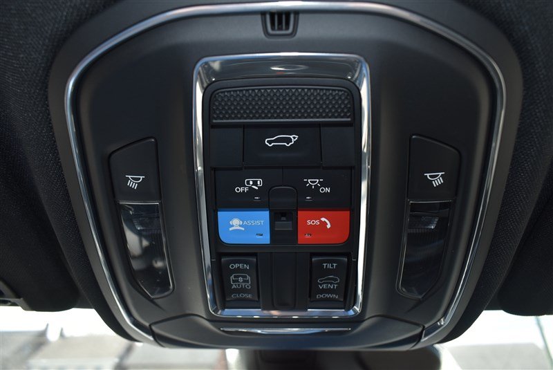 Used 2023 Jeep Grand Cherokee Altitude AWD/4WD image 25