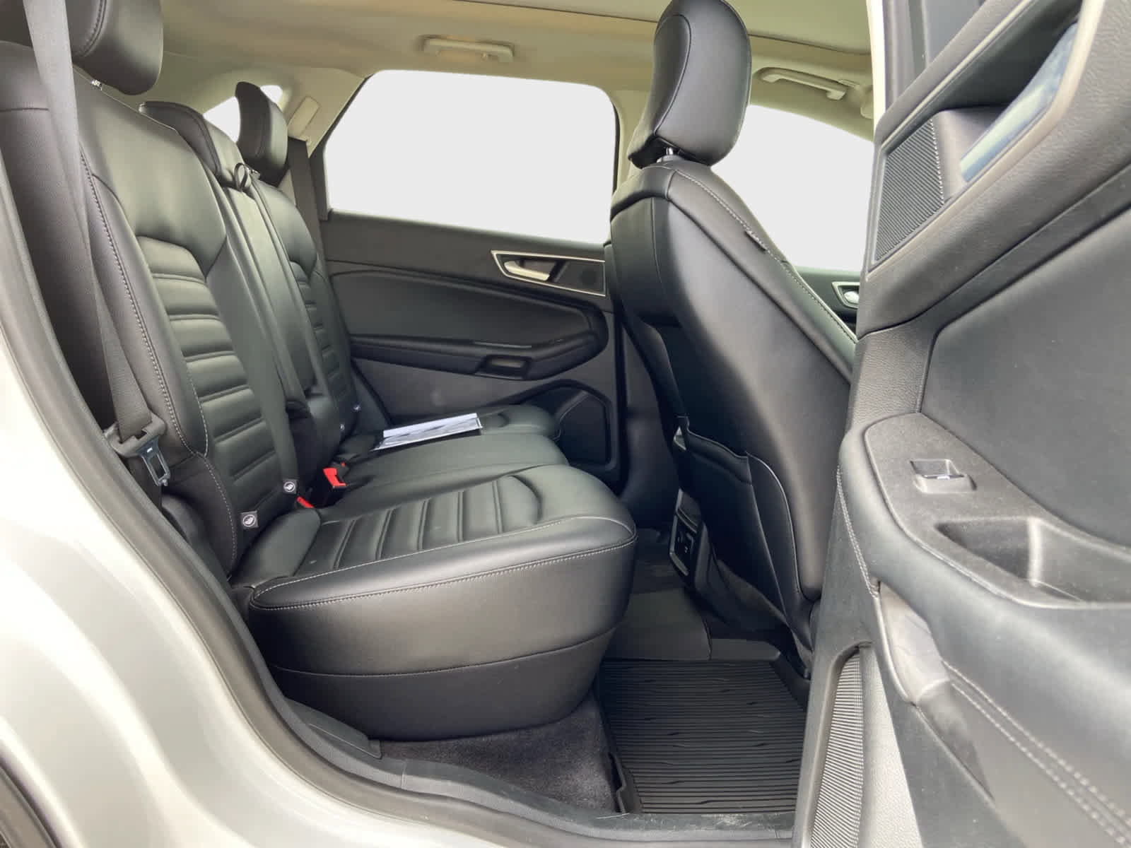 Used 2024 Ford Edge SEL w/ Convenience Package image 14