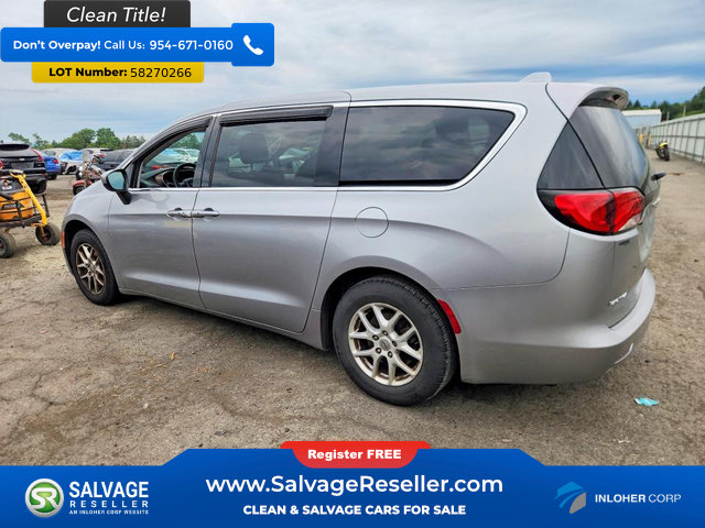 Used 2017 Chrysler Pacifica Touring FWD image 3