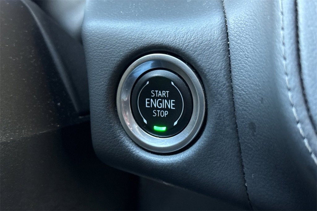 Used 2024 Chevrolet Suburban LT image 33