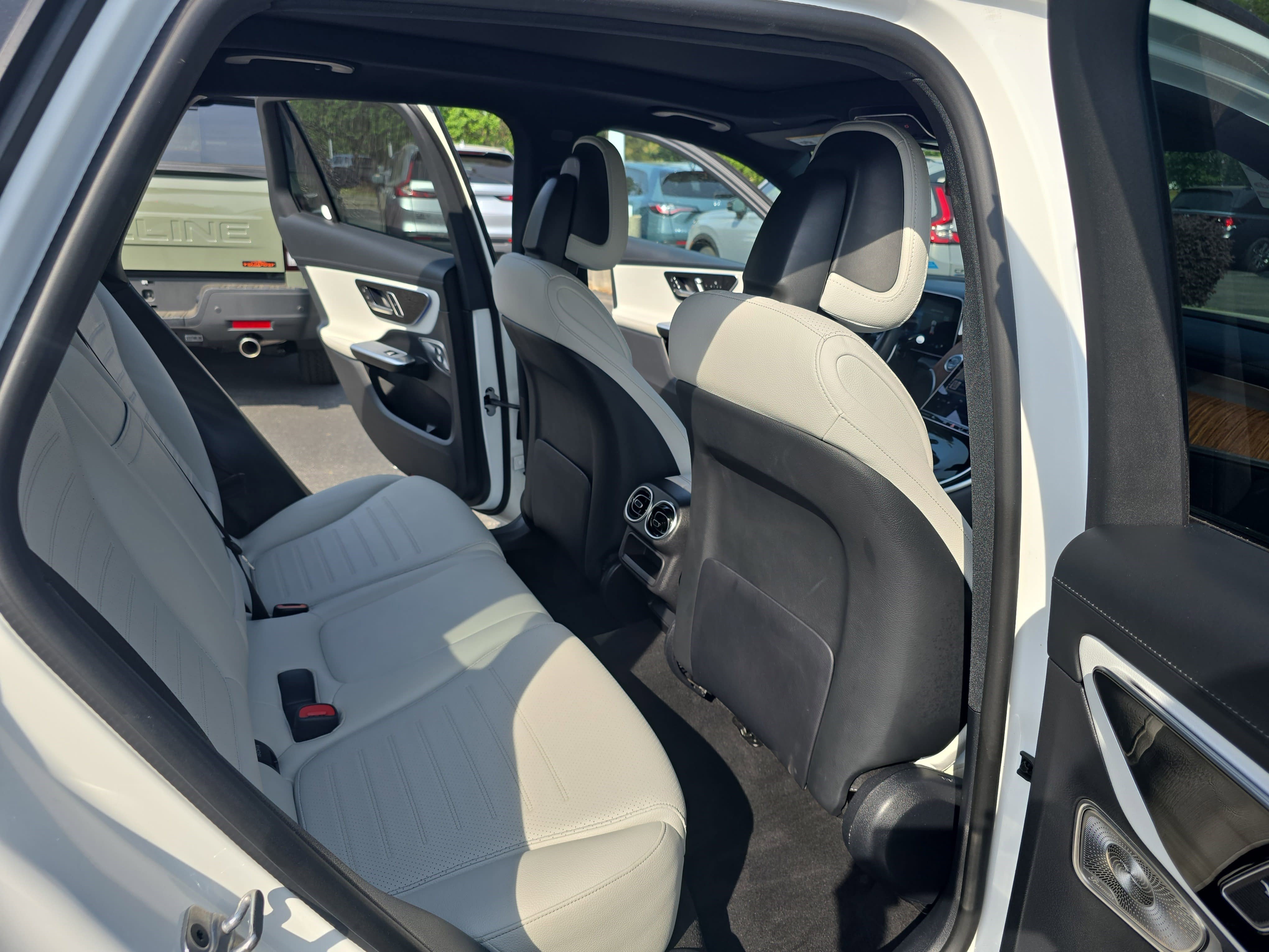 Used 2023 Mercedes-Benz GLC 300 4MATIC w/ AMG Line image 11