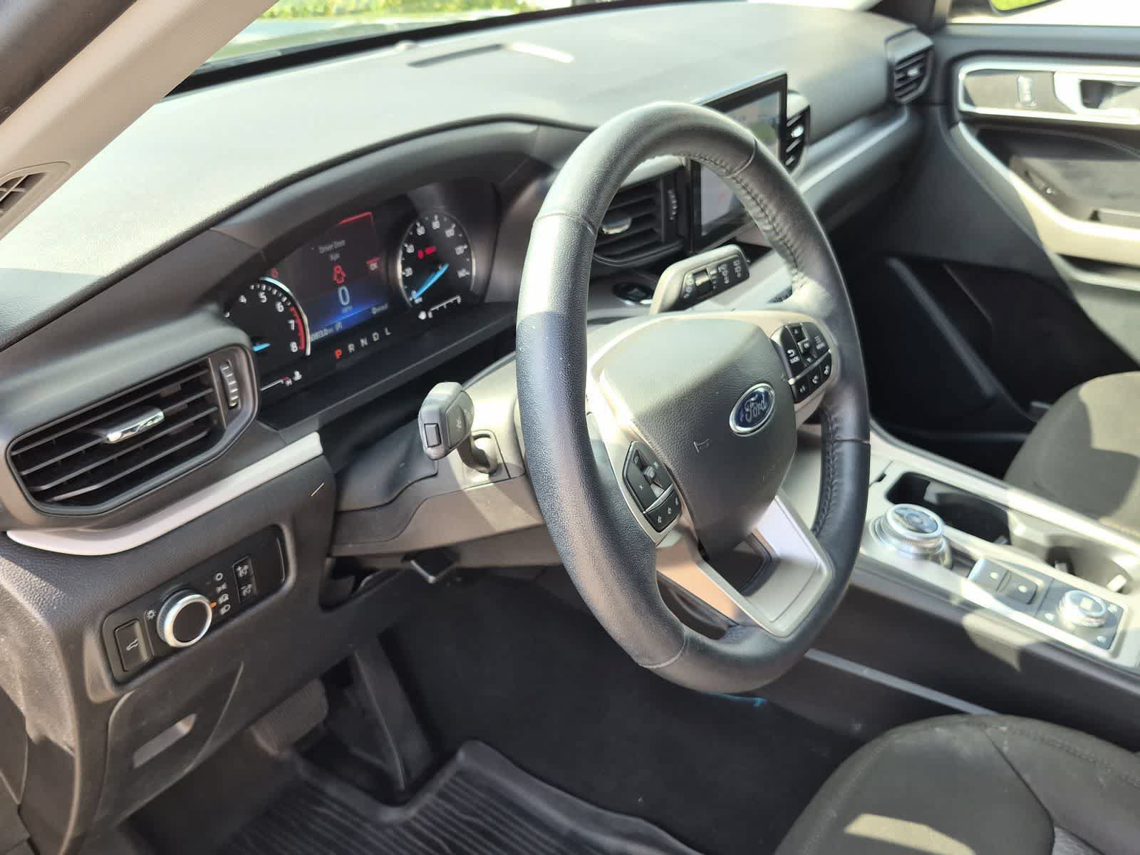Used 2023 Ford Explorer XLT AWD/4WD image 10