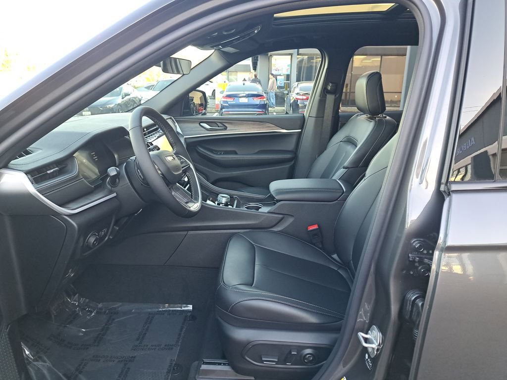New 2025 Jeep Grand Cherokee Limited w/ MOPAR Finishing Package AWD/4WD image 12