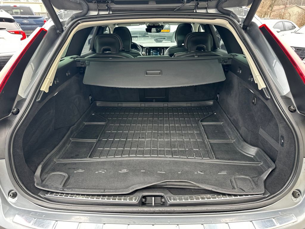 Used 2020 Volvo V90 T6 Cross Country image 19