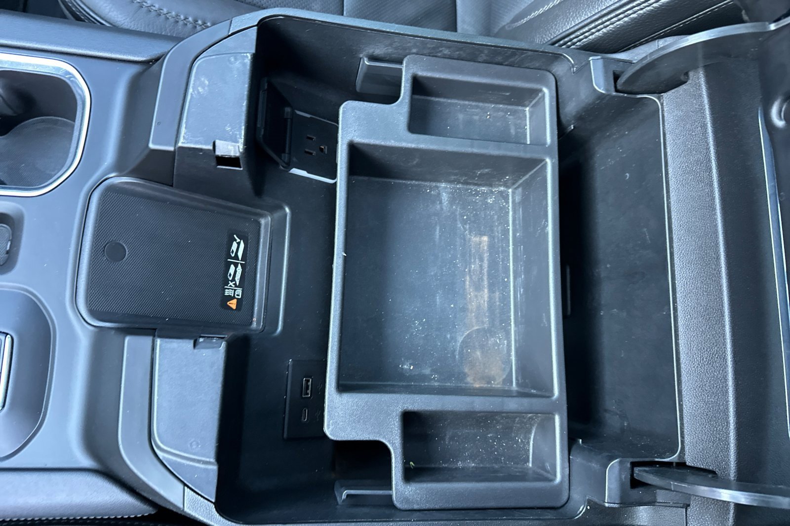 Used 2024 GMC Sierra 3500 Denali w/ Denali Reserve Package image 31