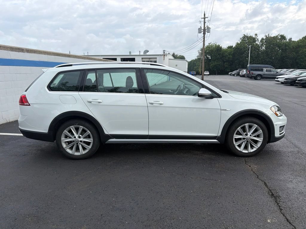 Used 2017 Volkswagen Golf Alltrack S AWD/4WD image 6